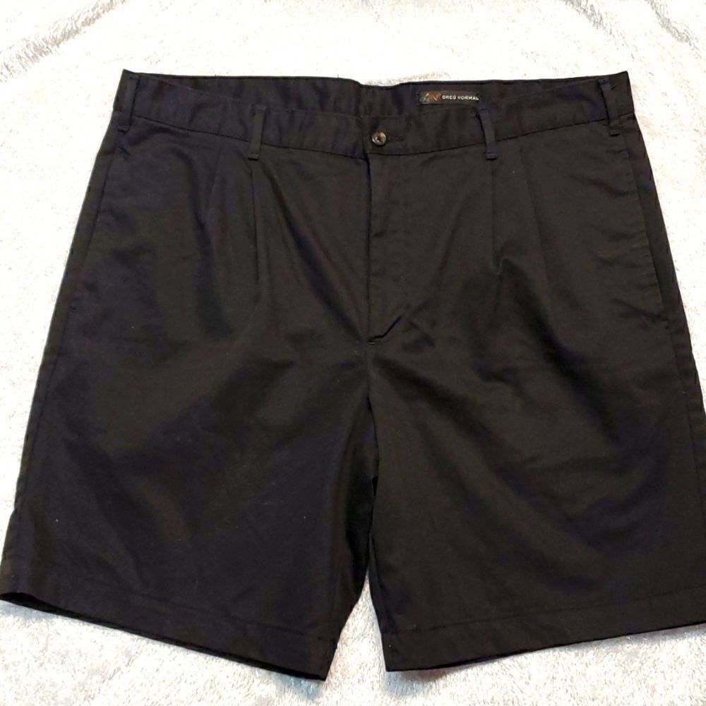 Mens Greg Norman shorts, size 40
